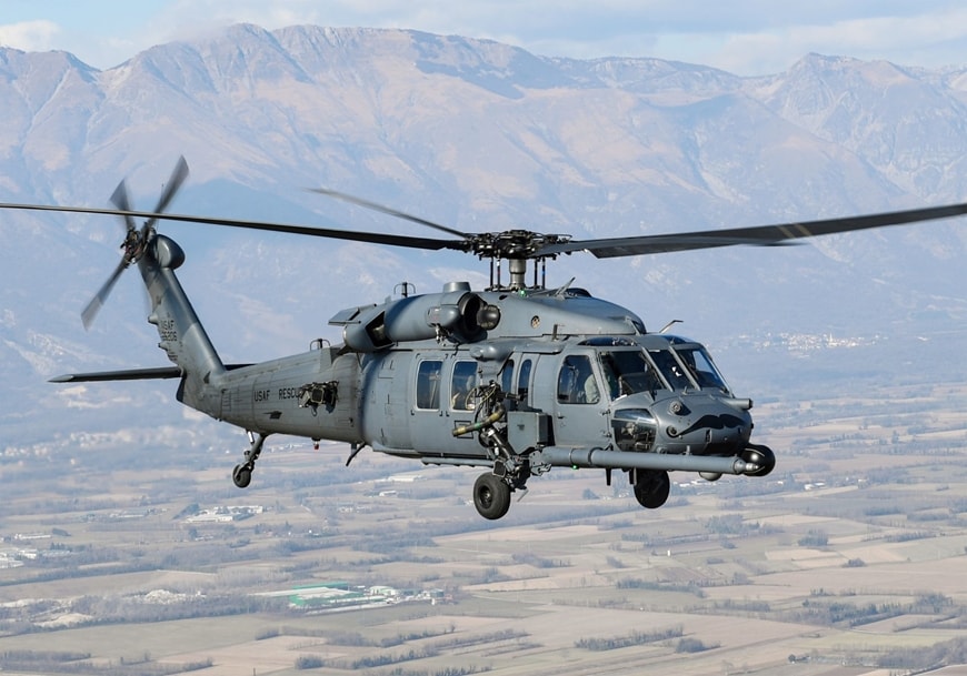 Trực thăng cứu nạn HH-60W Pave Hawk của Không quân Mỹ hoạt động trên chiến trường.