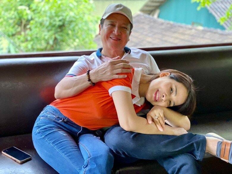 Cặp đôi thấu hiểu vì đều từng trải qua đổ vỡ hôn nhân.
