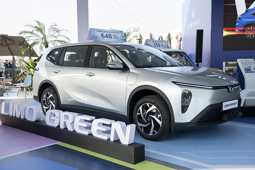 Xe VinFast Limo Green tại trạm sạc