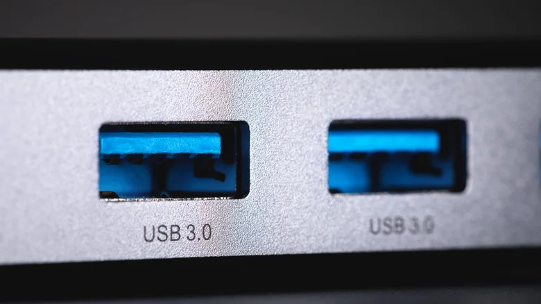 Nhiễu điện từ từ cổng USB 3.0