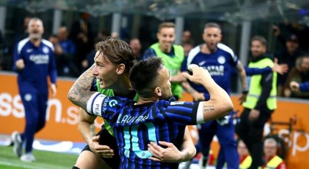 Lautaro Martinez ăn mừng bàn thắng giúp Inter Milan duy trì lợi thế dẫn bàn.