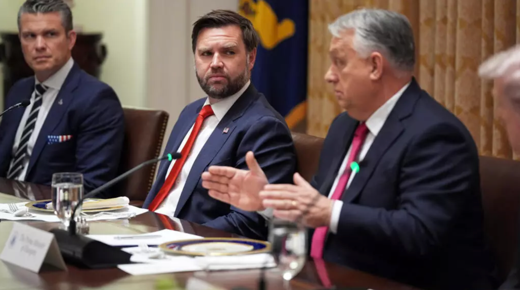Thủ tướng Hungary Viktor Orban và Phó Tổng thống Mỹ J.D. Vance tại Nhà Trắng hồi tháng 11/2025. Ảnh: AFP