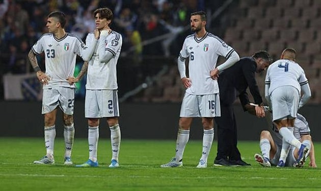 Tuyển Ý không thể đến World Cup sau thất bại trước Bosnia.