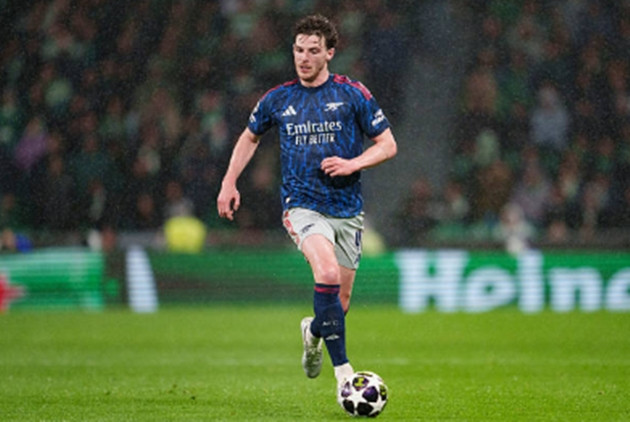 Tiền vệ Declan Rice - 7.4 điểm đóng vai trò quan trọng trong việc giữ nhịp và đánh chặn từ xa