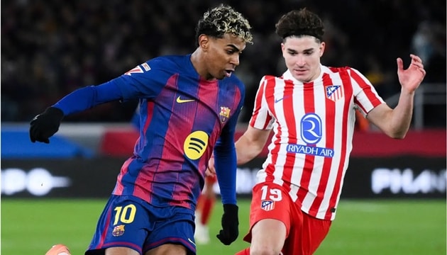 Đội hình Atletico Madrid tập luyện chiến thuật để khắc chế lối chơi của Barcelona.
