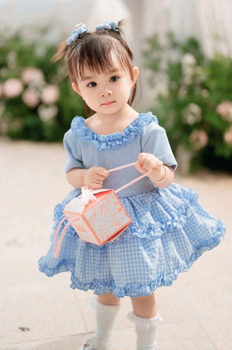 Diễn viên Kha Ly khoe vẻ xinh xắn của con gái đầu lòng Lita.