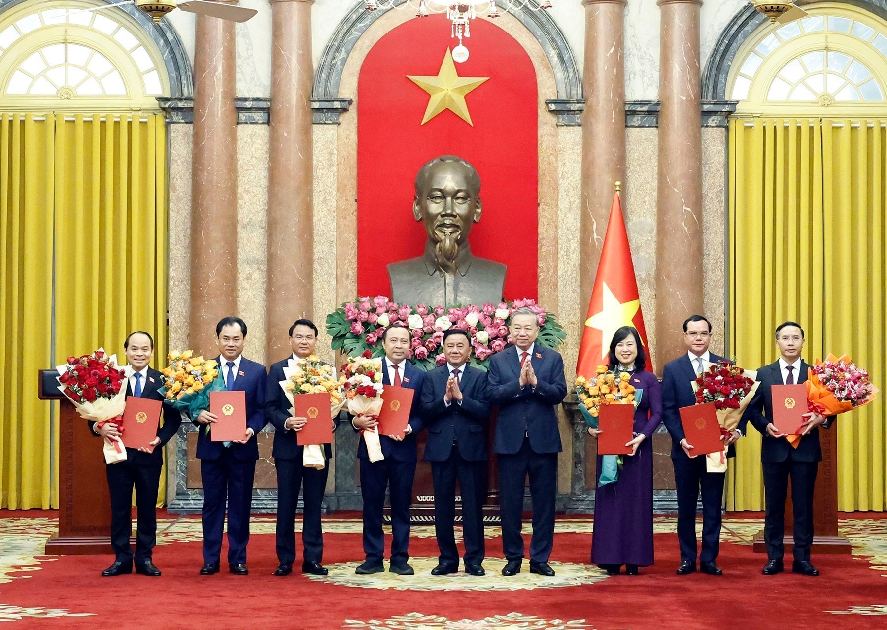 vna_potal_tong_bi_thu_chu_tich_nuoc_chu_tri_hoi_nghi_cong_bo_cac_quyet_dinh_doi_voi_chinh_phu_8688218.jpg