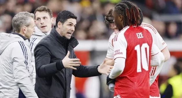 Arsenal đang dẫn đầu Ngoại hạng Anh với khoảng cách 9 điểm trước Man City.