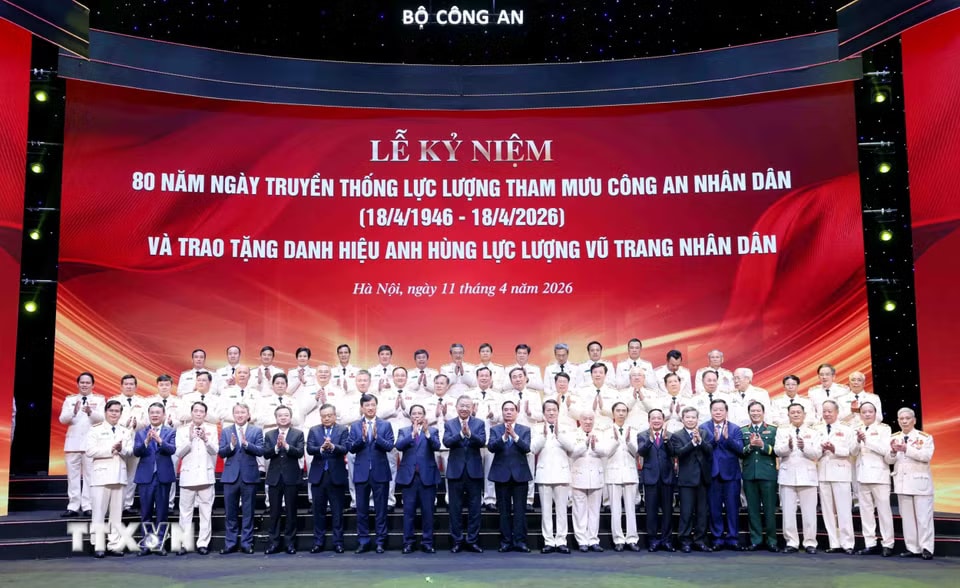 ttxvn-tong-bi-thu-chu-tich-nuoc-du-le-ky-niem-80-nam-ngay-truyen-thong-tham-muu-cong-an-nhan-dan-1104-11.jpg