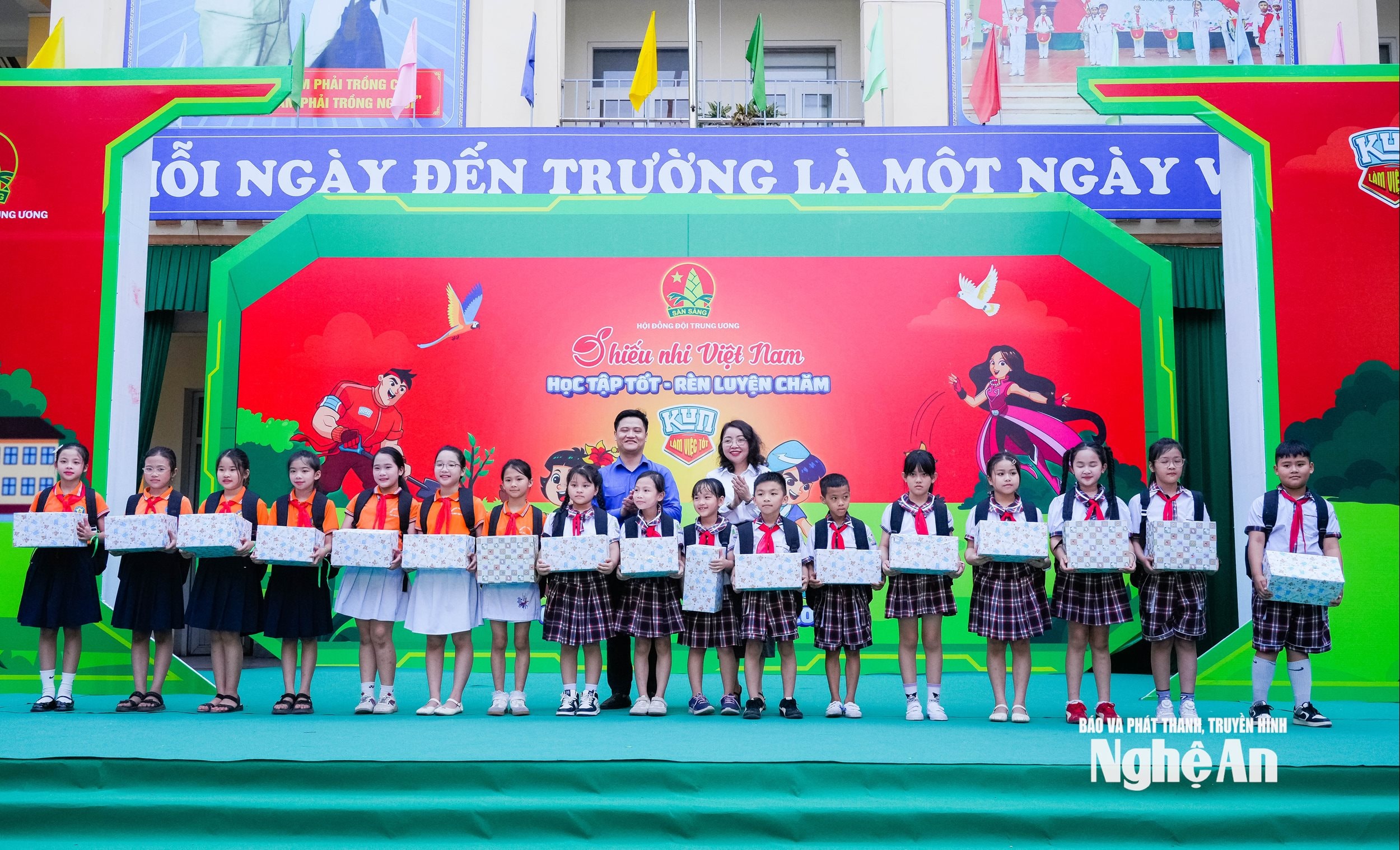  chị thơm