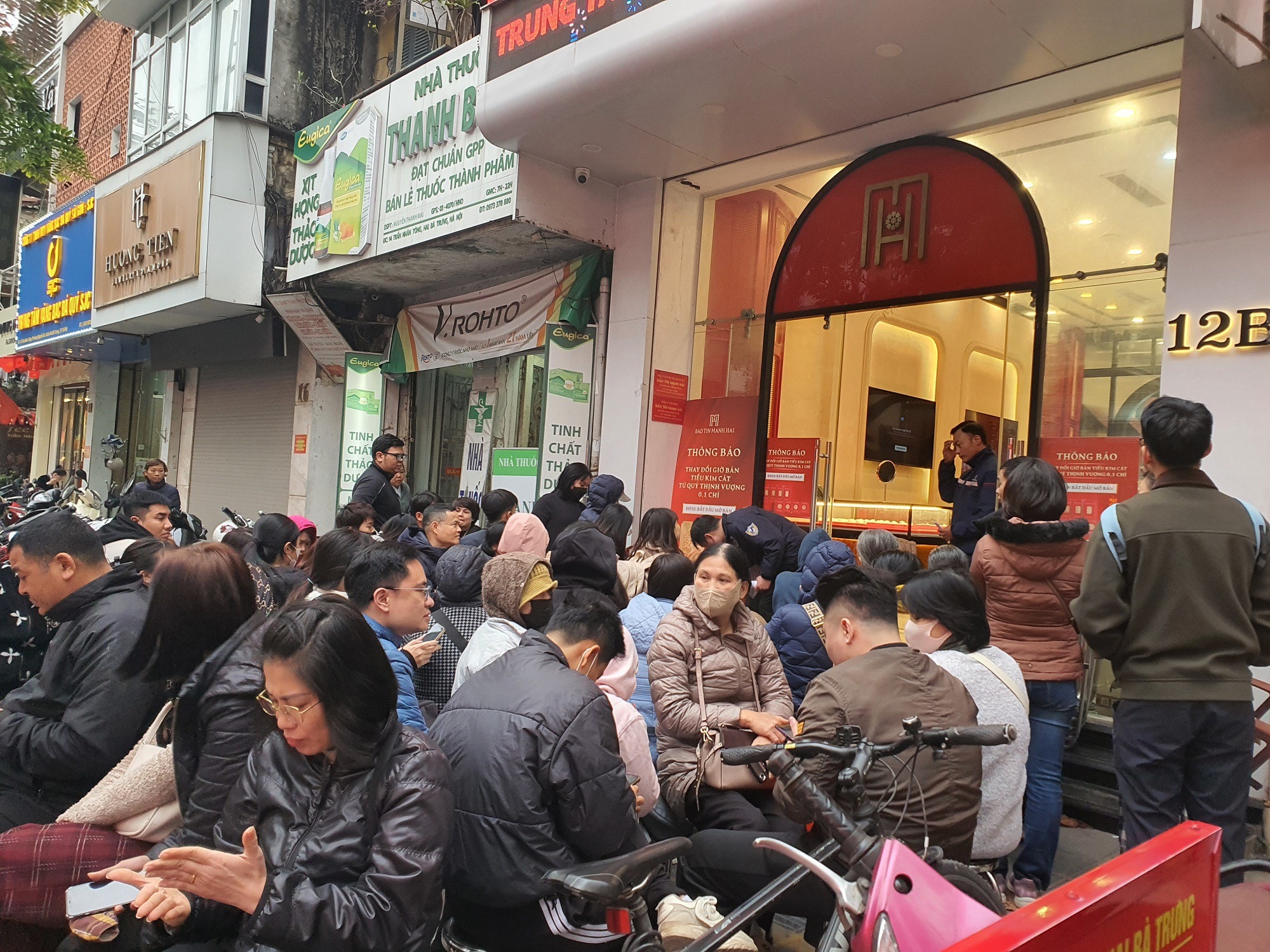 Giá vàng hôm nay 12/4/2026: Giá vàng SJC, nhẫn 9999, vàng nữ trang 24K 18K và giá vàng thế giới