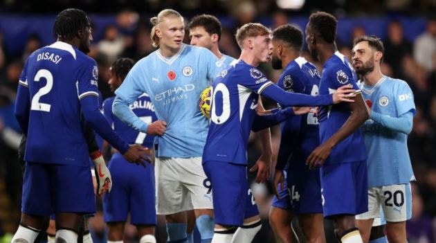 Các cầu thủ Manchester City tập luyện chuẩn bị cho trận đấu với Chelsea tại Stamford Bridge.
