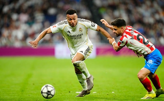 Kylian Mbappe thất vọng trên sân