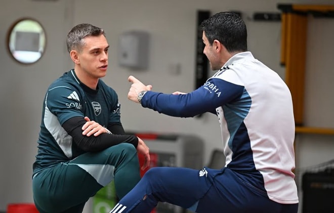 Các trụ cột của Arsenal tập luyện trở lại chuẩn bị cho trận gặp Bournemouth.