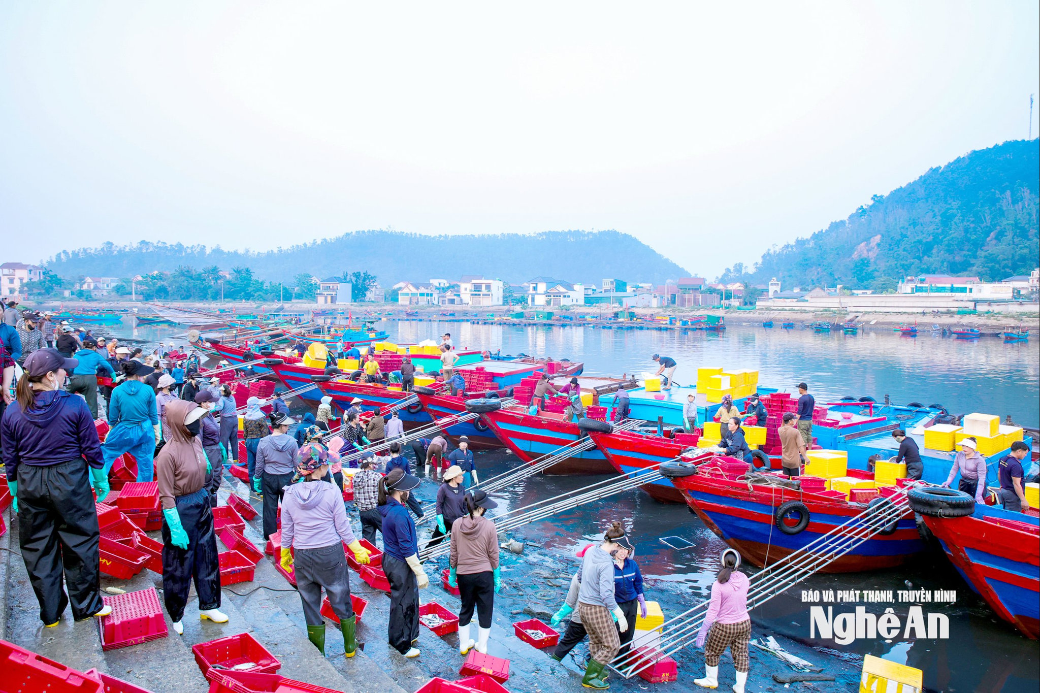 Chợ Bến cá phường Cửa Lò.
