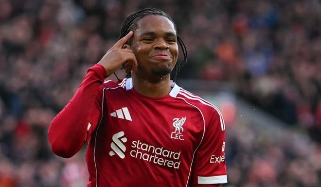 Rio Ngumoha ghi bàn thắng mở tỷ số cho Liverpool trước Fulham