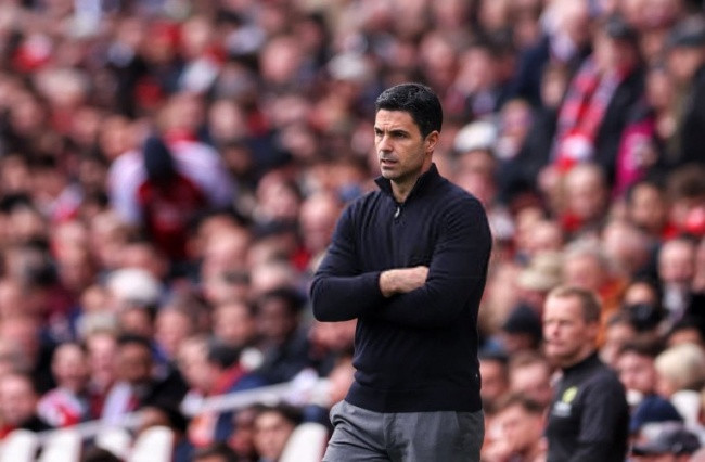 HLV Mikel Arteta đối mặt với áp lực lớn sau trận thua Bournemouth.