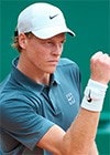 Jannik Sinner tập trung trong trận đấu