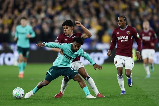 Mateus Fernandes có màn thể hiện ấn tượng trước Wolves.