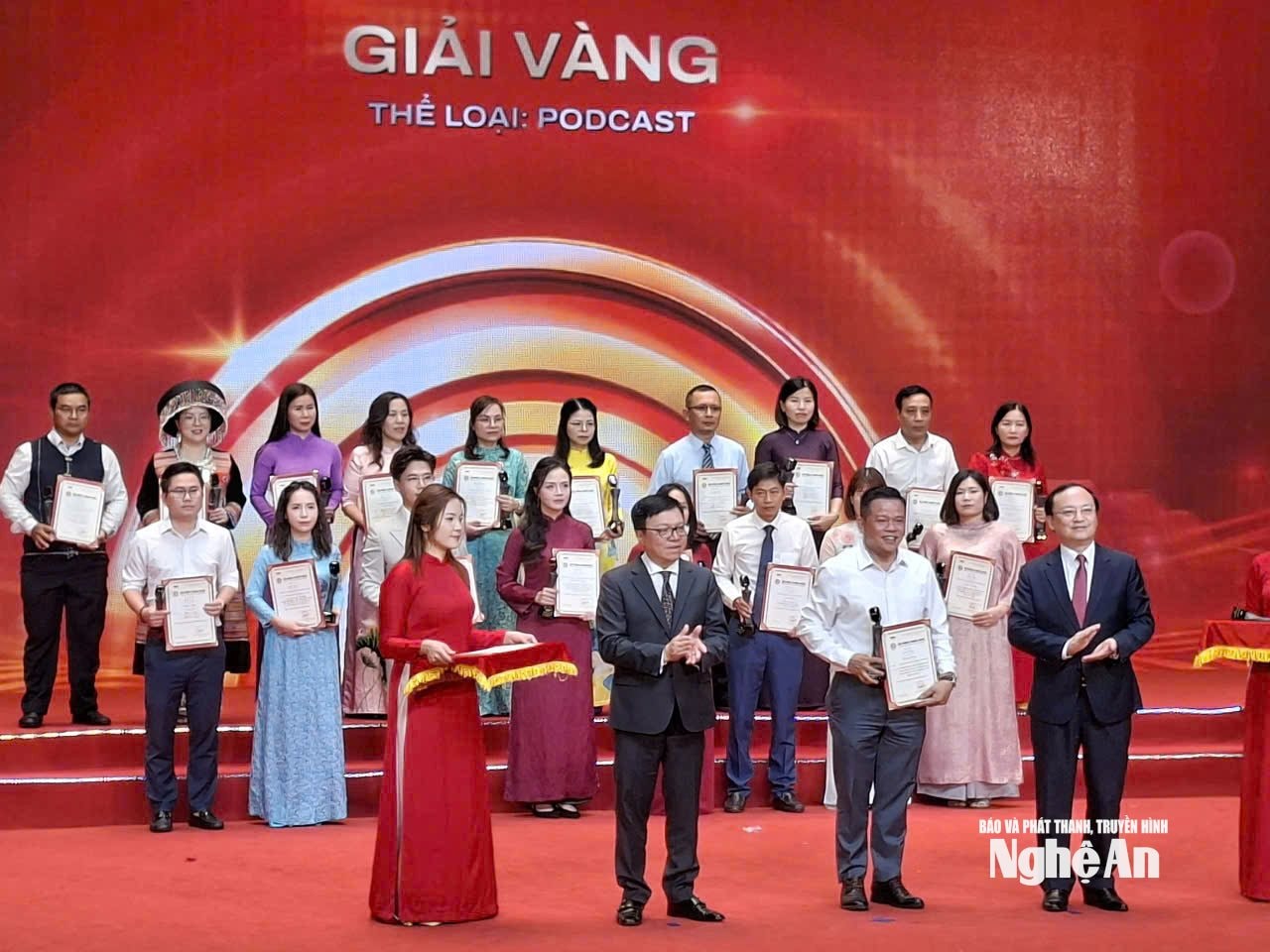 Tác phẩm Podcast thời sự 