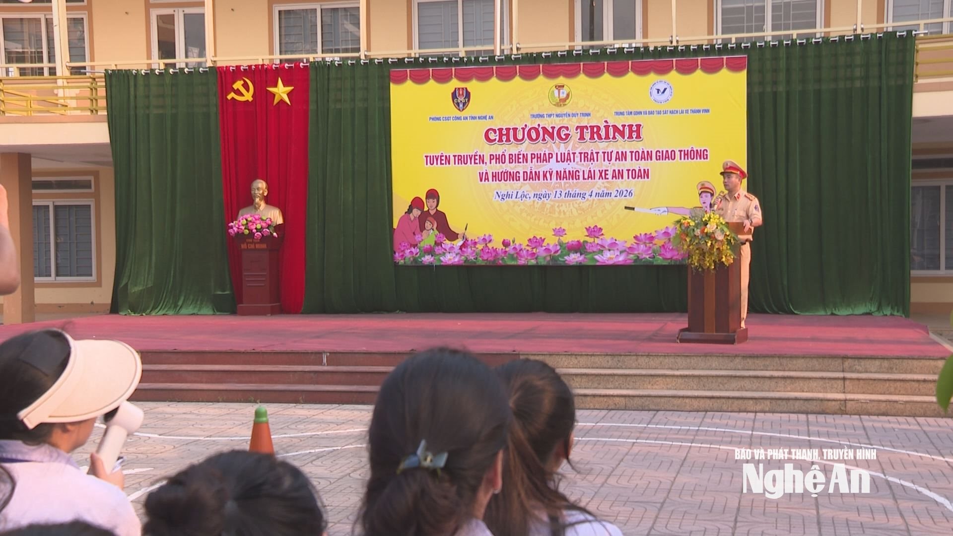 toàn cảnh