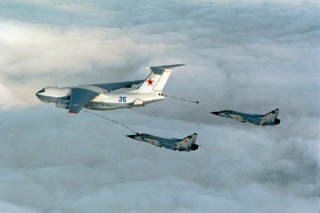 MiG-31 Máy bay tiêm kích đánh chặn MiG-31 Foxhound