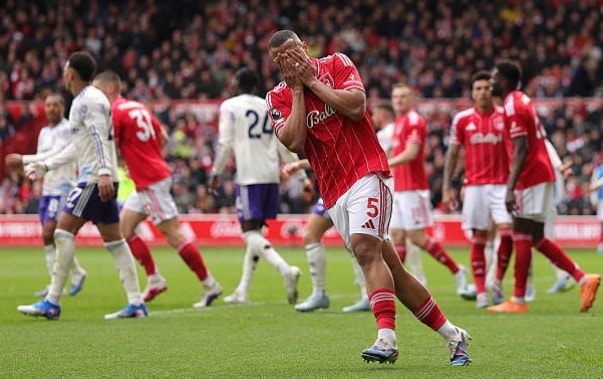 Trận đấu giữa Nottingham Forest và Aston Villa.