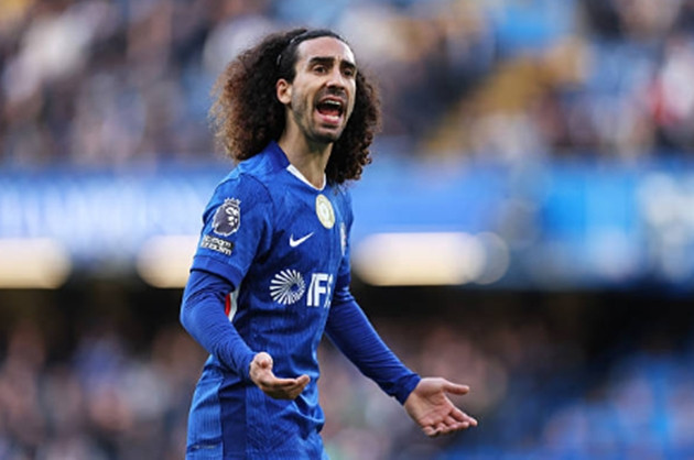 Hậu vệ Marc Cucurella gặp nhiều khó khăn trong việc kèm người trước các ngôi sao tấn công của Man City.