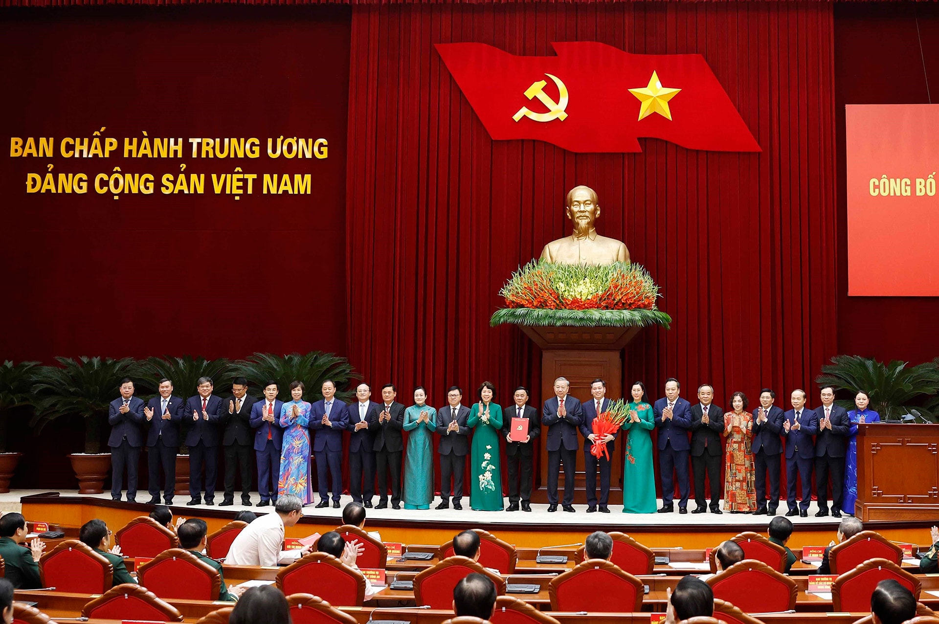 vnapotalhoinghicongboquyetdinhcuabochinhtrivecongtaccanbo8698026 1776068192612855014007.jpg