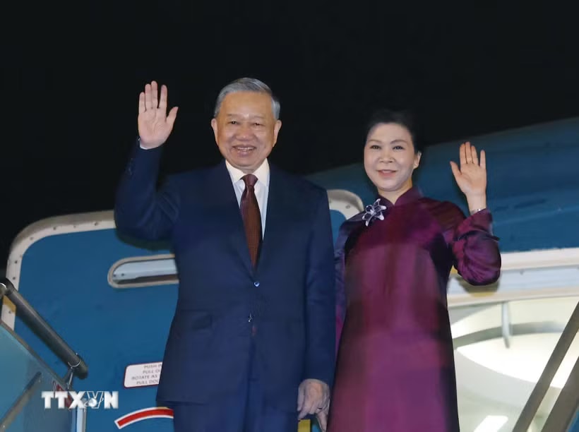 Tổng Bí thư, Chủ tịch nước Tô Lâm và Phu nhân rời Hà Nội, lên đường thăm cấp Nhà nước đến Trung Quốc. (Ảnh: Thống Nhất/TTXVN)