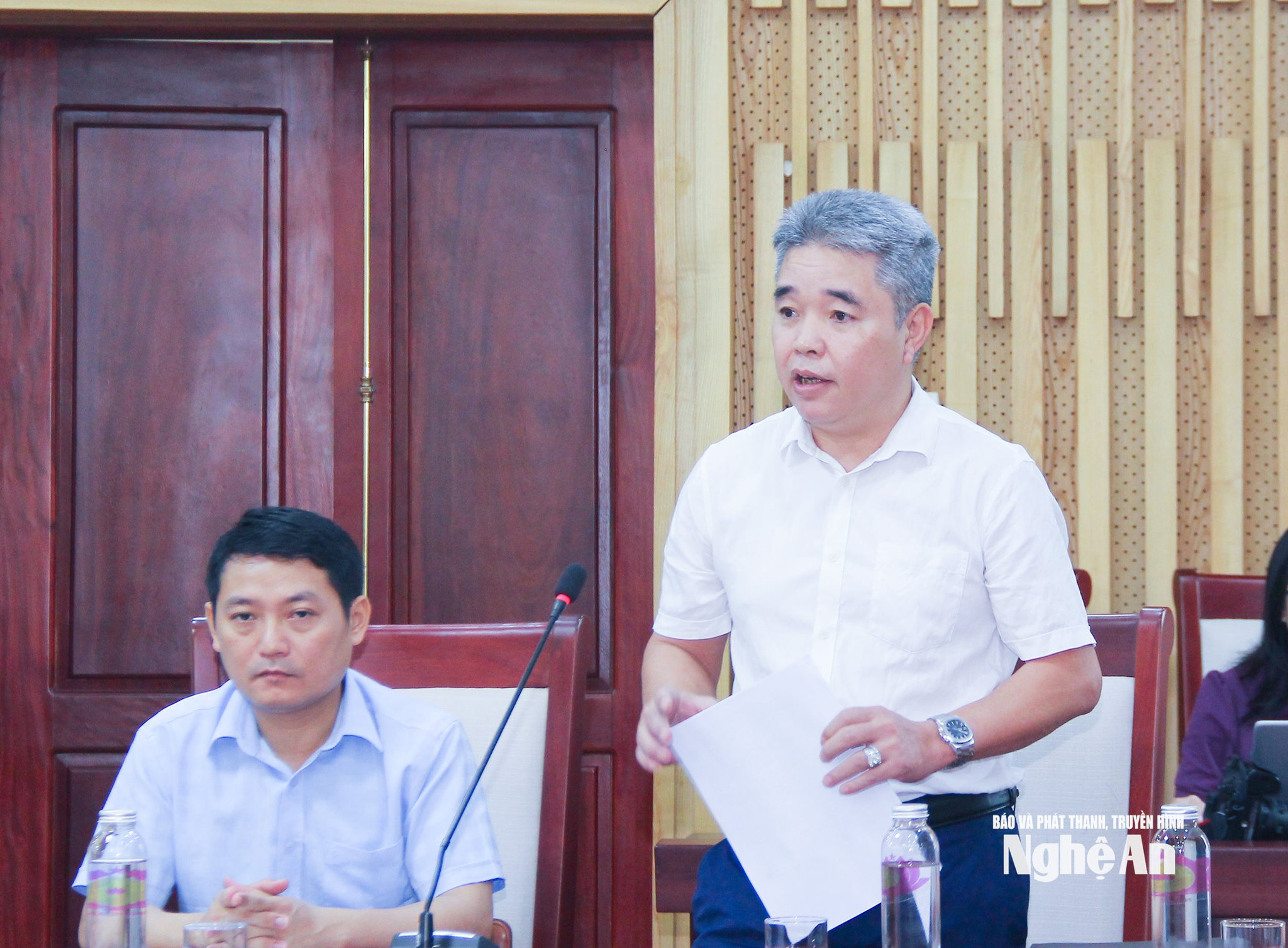 Phó Giám đốc Đài Khí tượng thuỷ văn Vinh nêu một số dự báo thiên văn năm 2026 trên địa bàn tỉnh. Ảnh Mai hoa