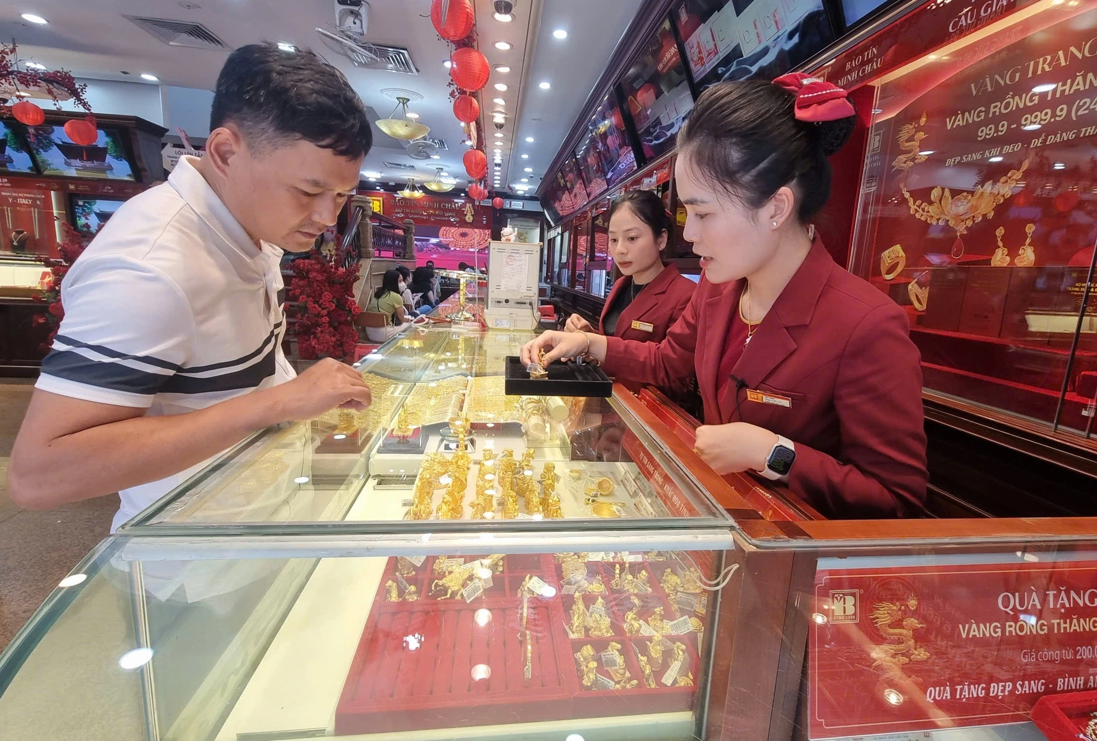 Giá vàng hôm nay 15/4/2026: Giá vàng SJC, nhẫn 9999, vàng nữ trang 24K 18K và giá vàng thế giới