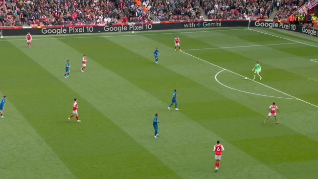 Bournemouth áp dụng chiến thuật pressing tầm cao khiến Arsenal lúng túng.