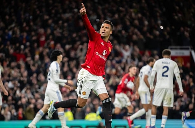 Casemiro thắp lại hy vọng cho Quỷ đỏ sau một pha đánh đầu chuẩn xác.