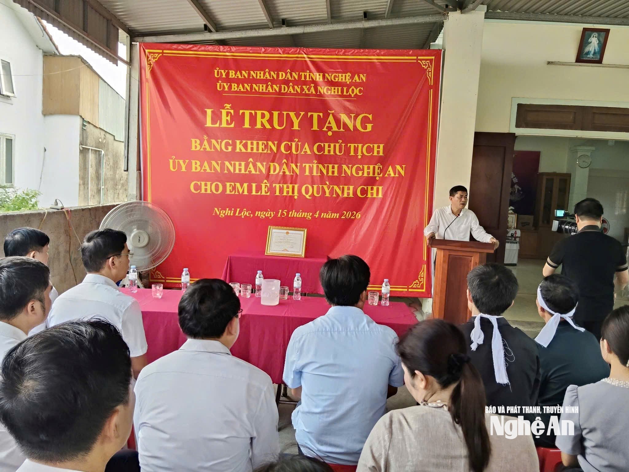 Đồng chí Thái Văn Thành biểu dương tinh thần dũng cảm hy sinh cứu người của em Quỳnh Chi