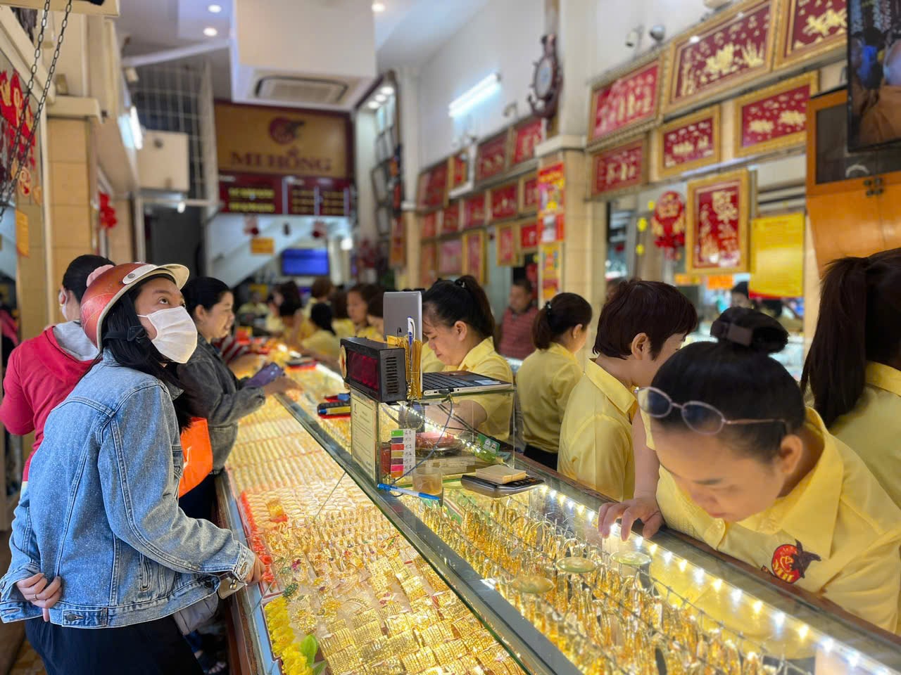 Giá vàng hôm nay 16/4/2026: Giá vàng SJC, nhẫn 9999, vàng nữ trang 24K 18K và giá vàng thế giới