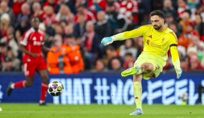 Thủ thành Giorgi Mamardashvili thi đấu tỉnh táo trước PSG