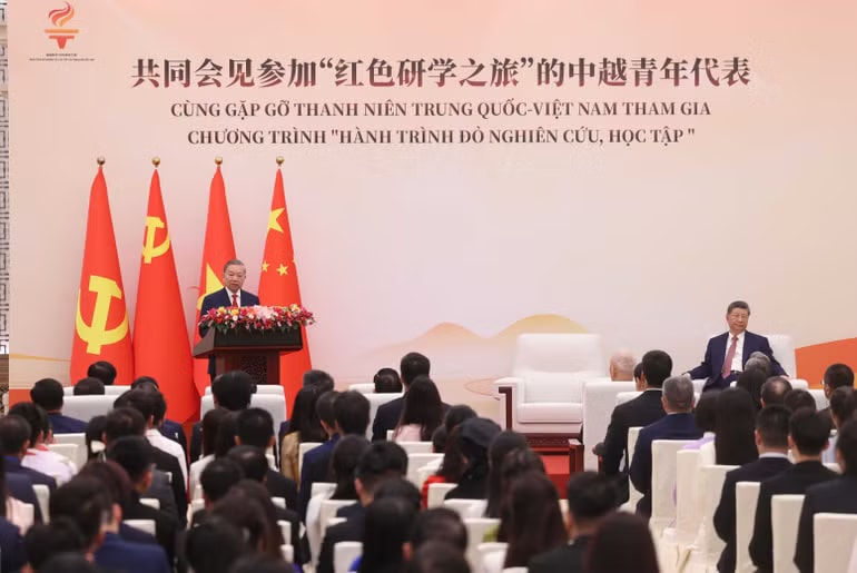 Tổng Bí thư, Chủ tịch nước Tô Lâm phát biểu tại buổi gặp gỡ thanh niên hai nước tham gia chương trình “Hành trình Đỏ nghiên cứu, học tập”. (Ảnh: THỐNG NHẤT/TTXVN) vna-potal-tong-bi-thu-chu-tich-nuoc-to-lam-va-tong-bi-thu-chu-tich-nuoc-tap-can-binh-gap-go-thanh-nien-hai-nuoc-8702371.jpg