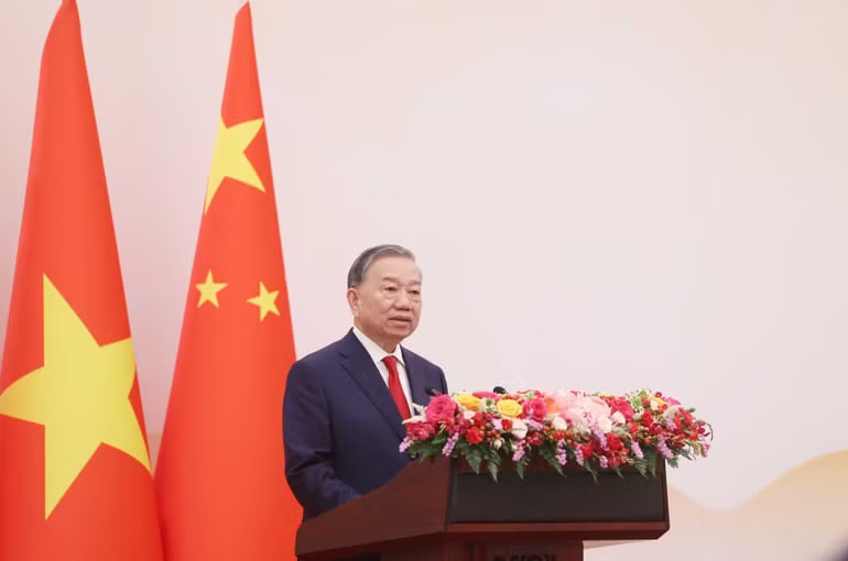 Tổng Bí thư, Chủ tịch nước Tô Lâm phát biểu tại buổi gặp gỡ thanh niên hai nước tham gia chương trình “Hành trình Đỏ nghiên cứu, học tập”. (Ảnh: THỐNG NHẤT/TTXVN) vna-potal-tong-bi-thu-chu-tich-nuoc-to-lam-va-tong-bi-thu-chu-tich-nuoc-tap-can-binh-gap-go-thanh-nien-hai-nuoc-8702373.jpg