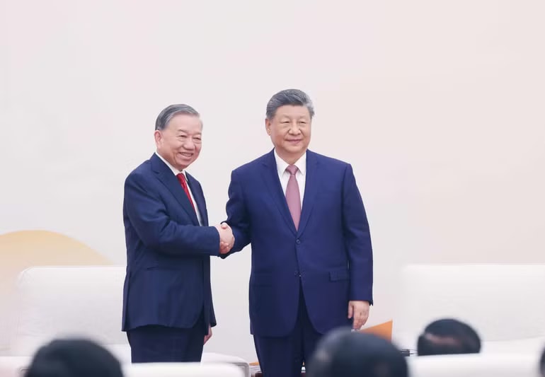 Tổng Bí thư, Chủ tịch nước Tô Lâm và Tổng Bí thư, Chủ tịch nước Tập Cận Bình tại buổi gặp gỡ thanh niên hai nước tham gia chương trình “Hành trình Đỏ nghiên cứu, học tập”. (Ảnh: THỐNG NHẤT/TTXVN) vna-potal-tong-bi-thu-chu-tich-nuoc-to-lam-va-tong-bi-thu-chu-tich-nuoc-tap-can-binh-gap-go-thanh-nien-hai-nuoc-8702389.jpg