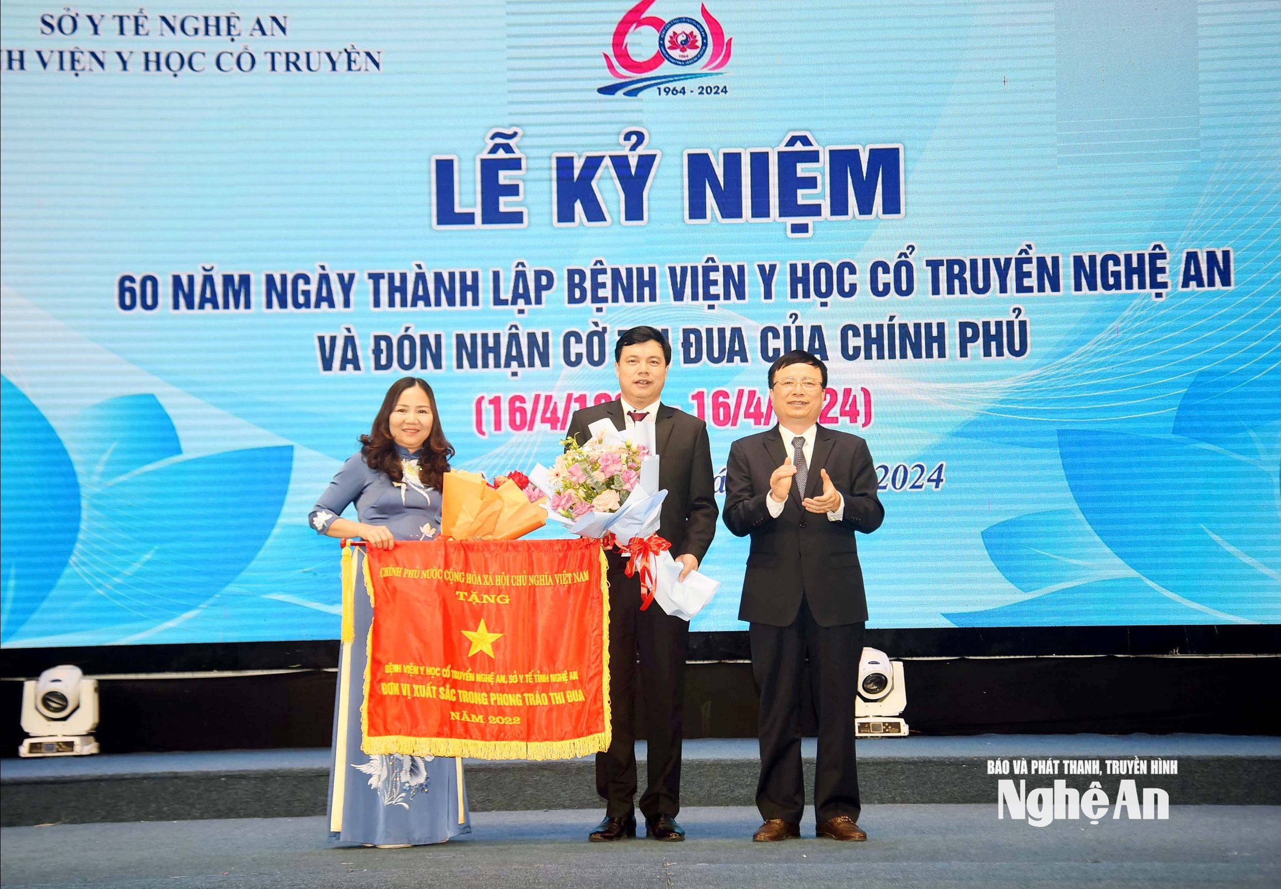  Bệnh viện Y học Cổ truyền Nghệ An đón nhận Cờ Thi đua của Chính phủ OK