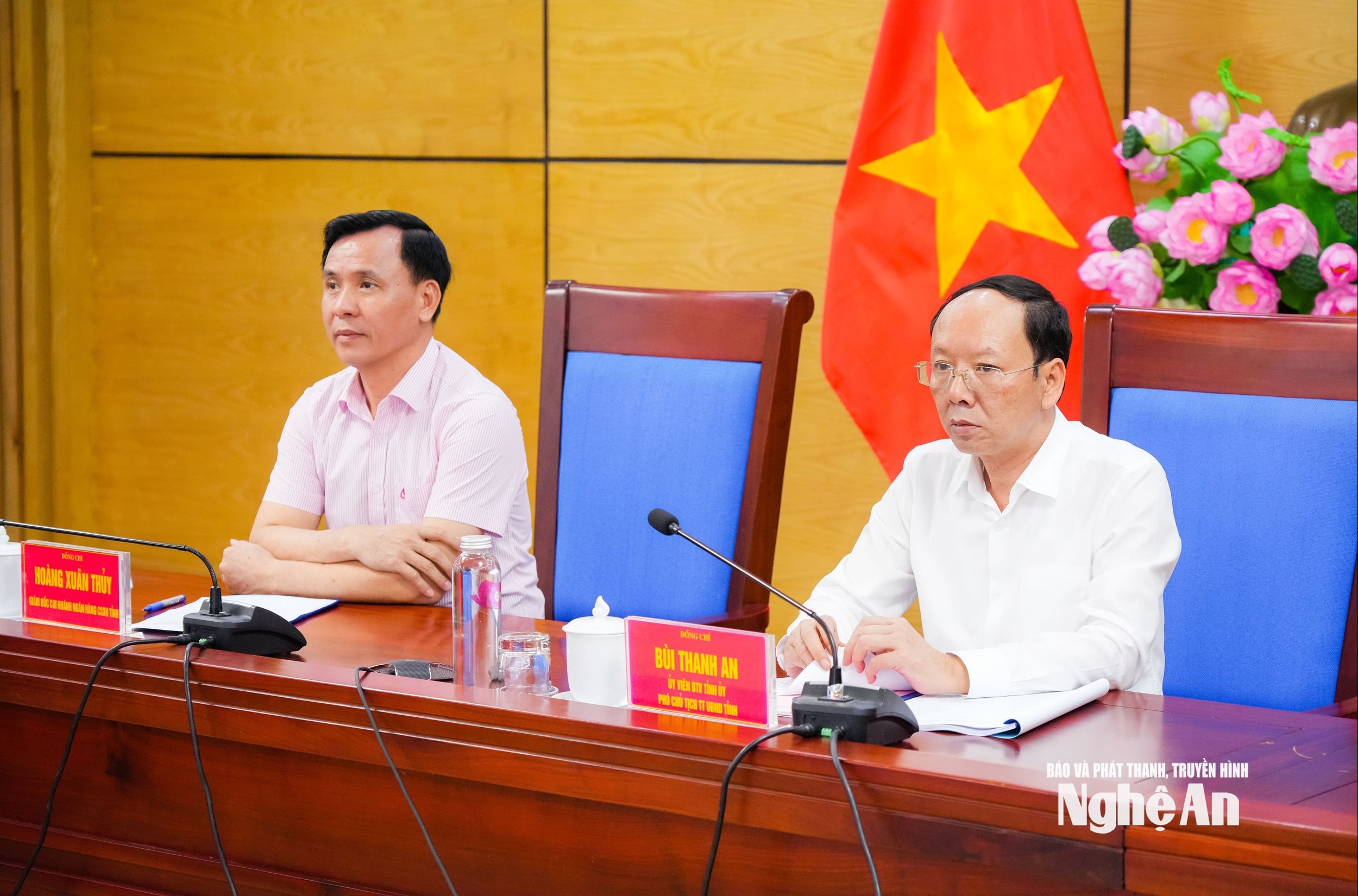  chủ trì