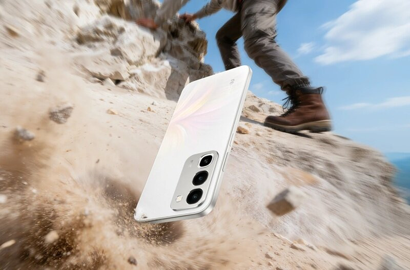 Realme C100 đạt chuẩn độ bền quân đội