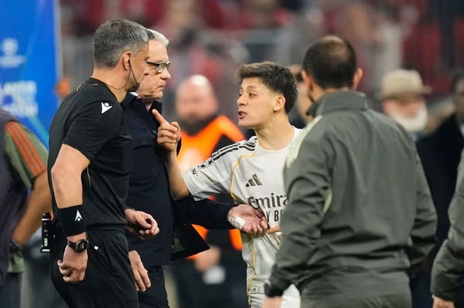 Arda Guler nhận thẻ đỏ sau khi trận đấu giữa Bayern Munich và Real Madrid kết thúc