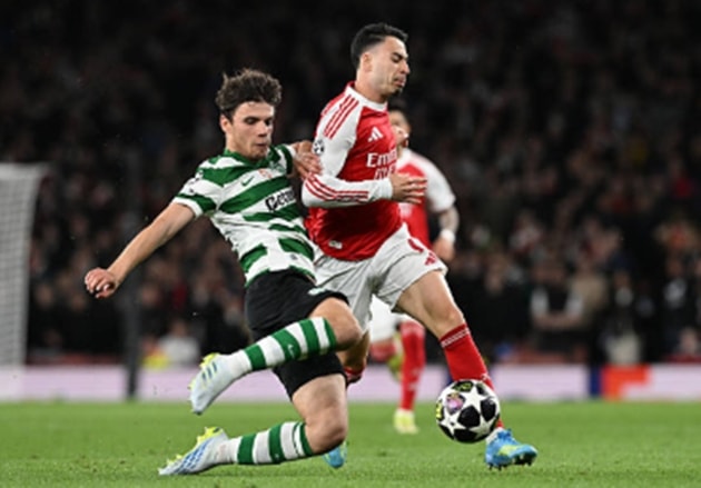 Gabriel Martinelli bị chia cắt với đồng đội