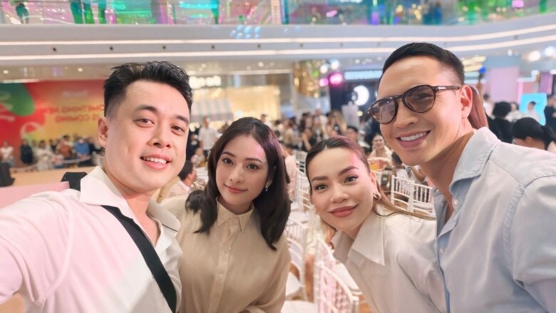 Vợ chồng Dương Khắc Linh giữ mối quan hệ thân thiết với Hồ Ngọc Hà.