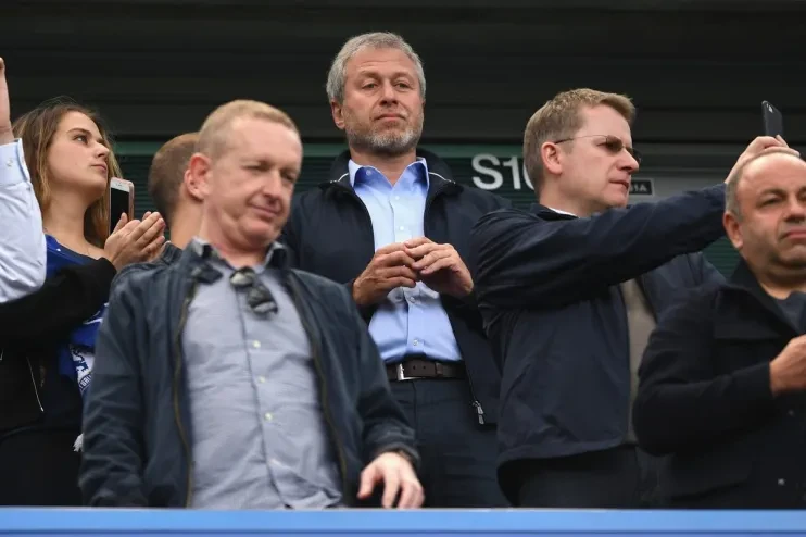 Roman Abramovich trong những ngày đầu tiếp quản Chelsea