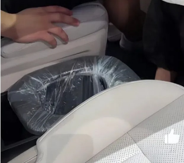 Chi tiết túi vệ sinh dùng một lần trên xe Polestone