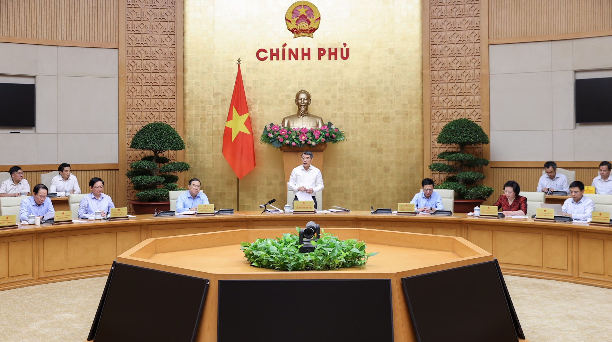 Thủ tướng Lê Minh Hưng chủ trì cuộc họp của Thường trực Đảng ủy Chính phủ và Thường trực Chính phủ - Ảnh VGP-Nhật Bắc
