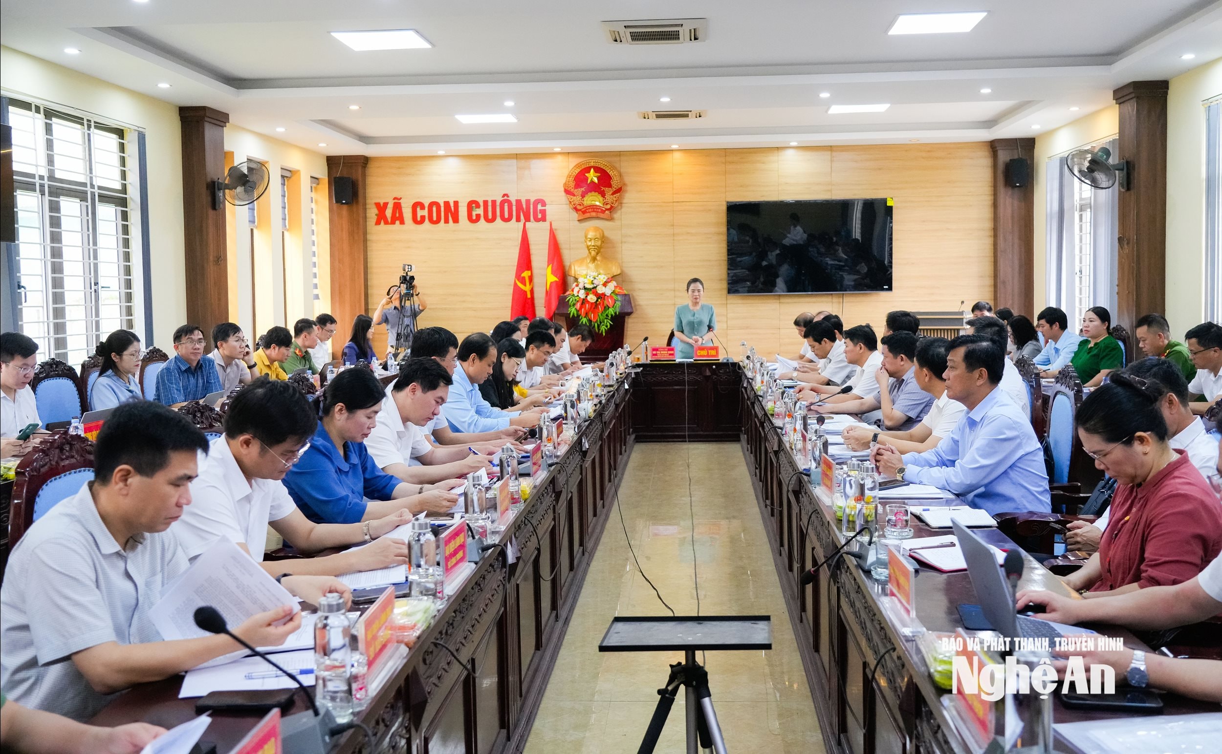  chị sinh chủ trì